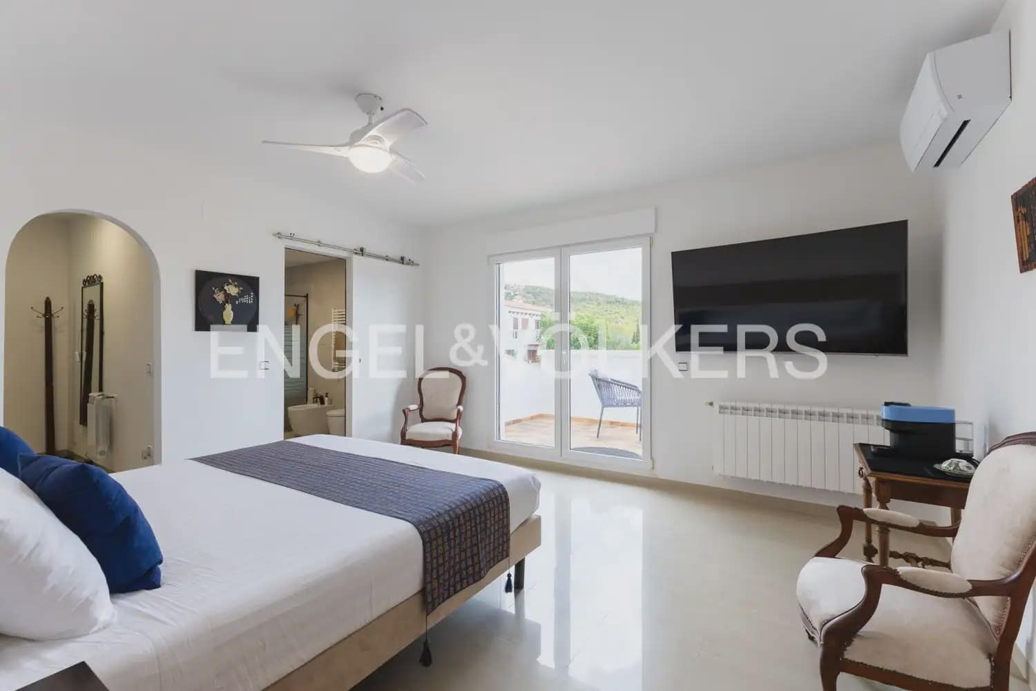 5 bedroom Villa for sale in Alcala de Xivert with pool garage - € 820,000 (Ref: 10124891)