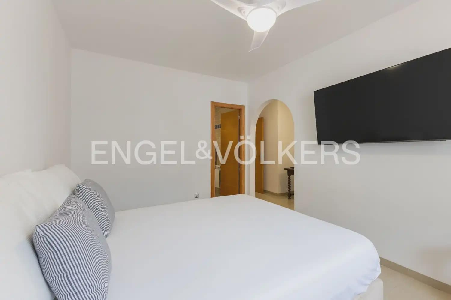 5 bedroom Villa for sale in Alcala de Xivert with pool garage - € 820,000 (Ref: 10124891)