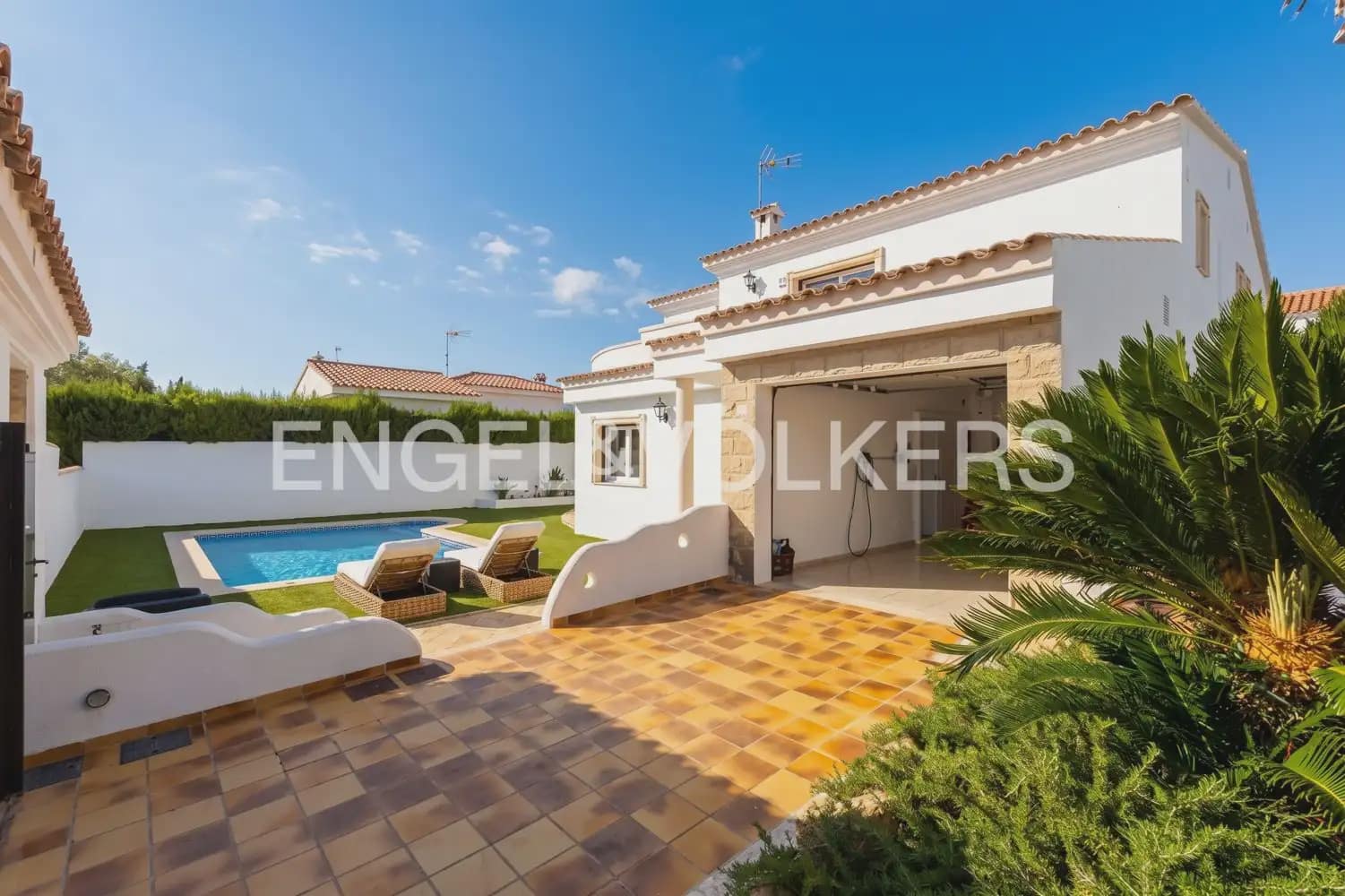 5 bedroom Villa for sale in Alcala de Xivert with pool garage - € 820,000 (Ref: 10124891)