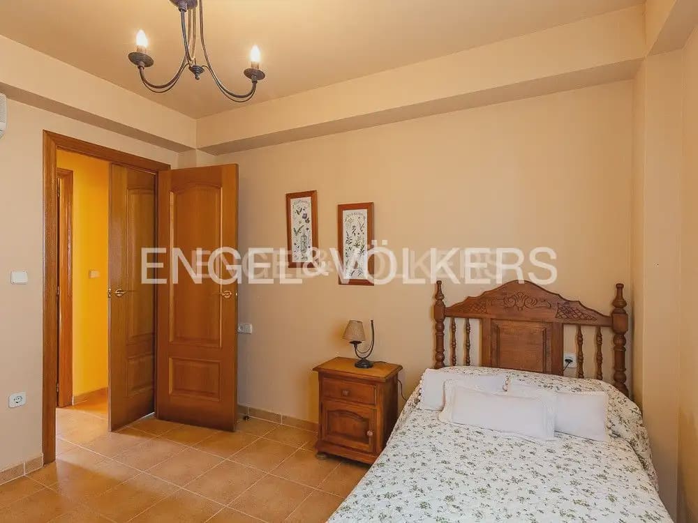 4 bedroom Villa for rent in Cullera with garage - € 2,600 (Ref: 10124892)