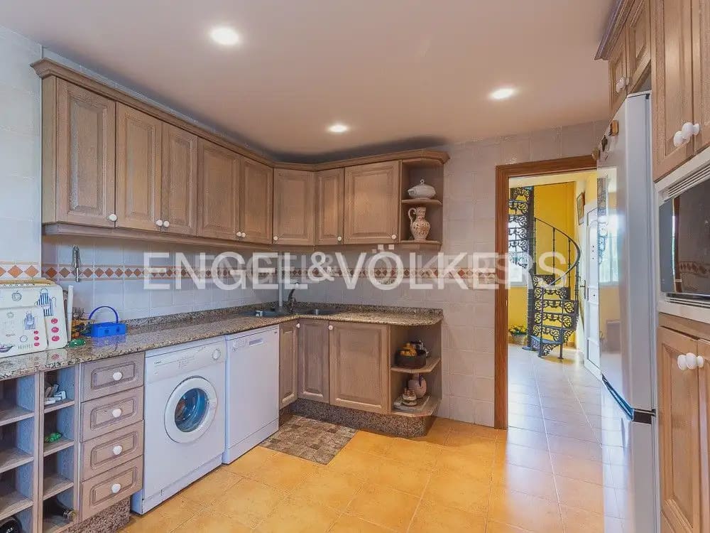 4 bedroom Villa for rent in Cullera with garage - € 2,600 (Ref: 10124892)