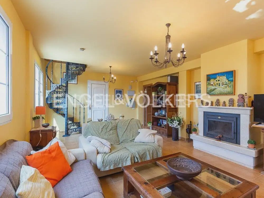 4 bedroom Villa for rent in Cullera with garage - € 2,600 (Ref: 10124892)
