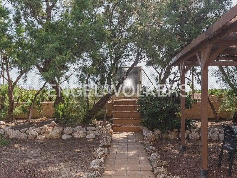 4 bedroom Villa for rent in Cullera with garage - € 2,600 (Ref: 10124892)