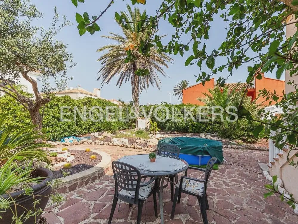 4 bedroom Villa for rent in Cullera with garage - € 2,600 (Ref: 10124892)