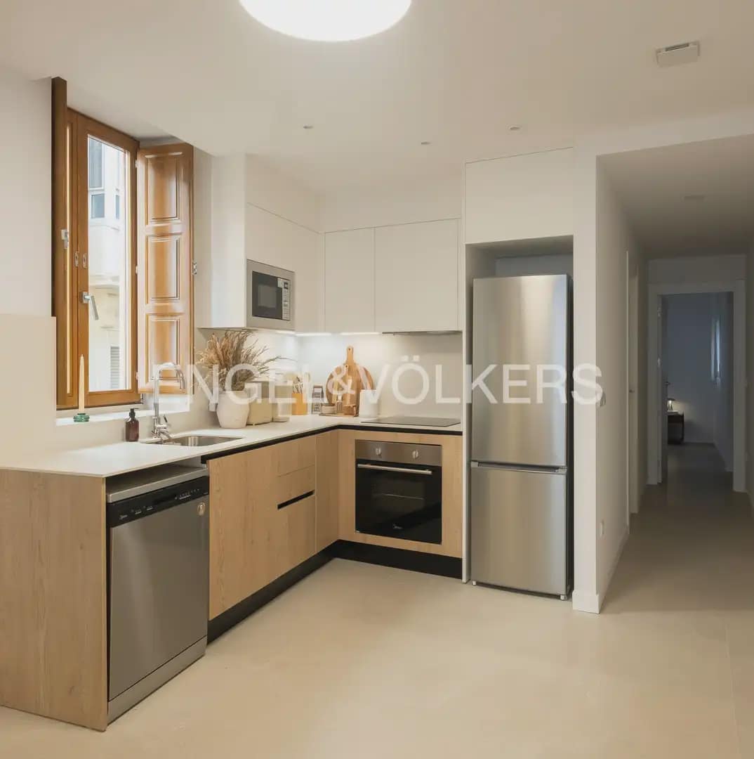 2 soverom Leilighet til leie i Valencia by - € 2 000 (Ref: 10130231)