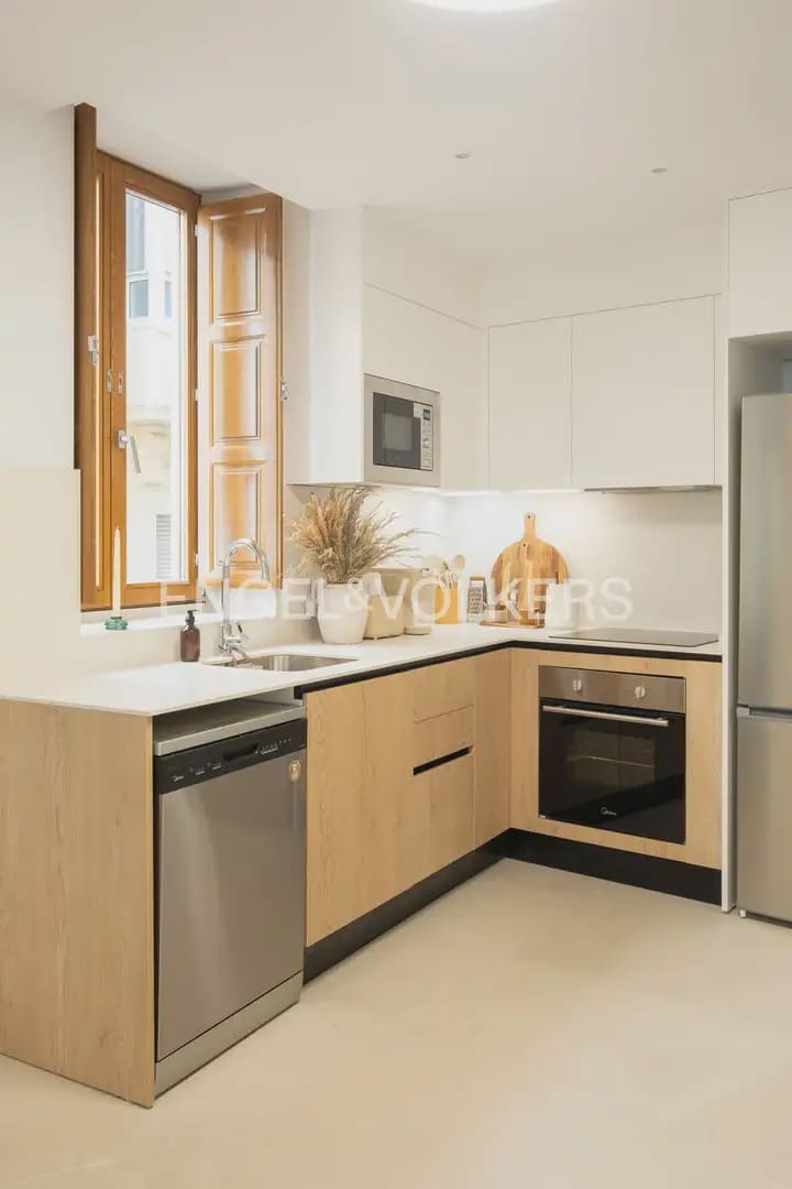 2 soverom Leilighet til leie i Valencia by - € 2 000 (Ref: 10130231)