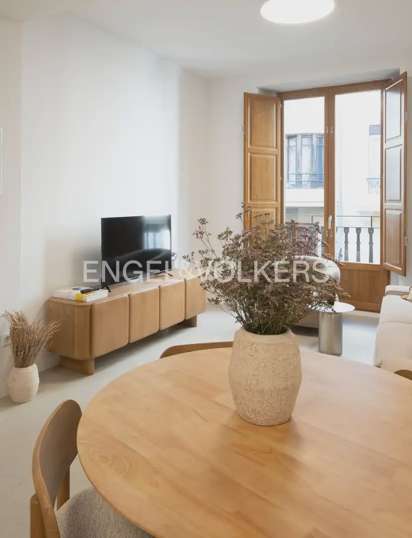 2 soverom Leilighet til leie i Valencia by - € 2 000 (Ref: 10130231)