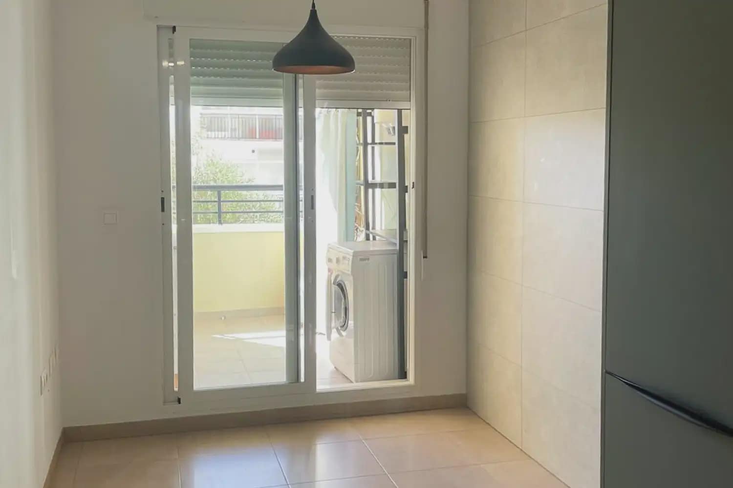Piso de 3 habitaciones en Dénia en alquiler - 1.200 € (Ref: 10130232)
