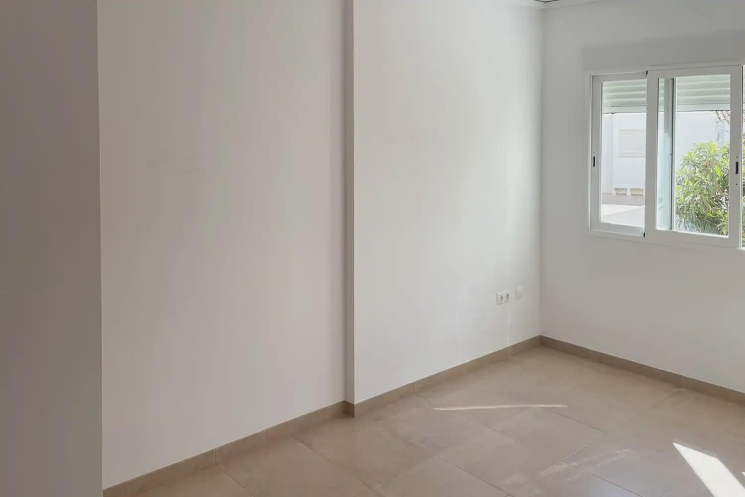 Piso de 3 habitaciones en Dénia en alquiler - 1.200 € (Ref: 10130232)