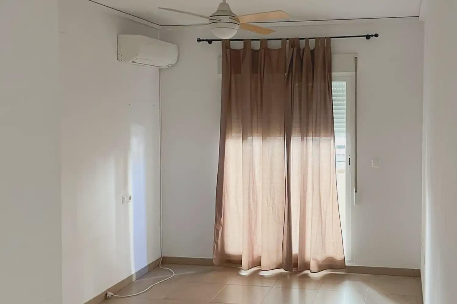 Piso de 3 habitaciones en Dénia en alquiler - 1.200 € (Ref: 10130232)