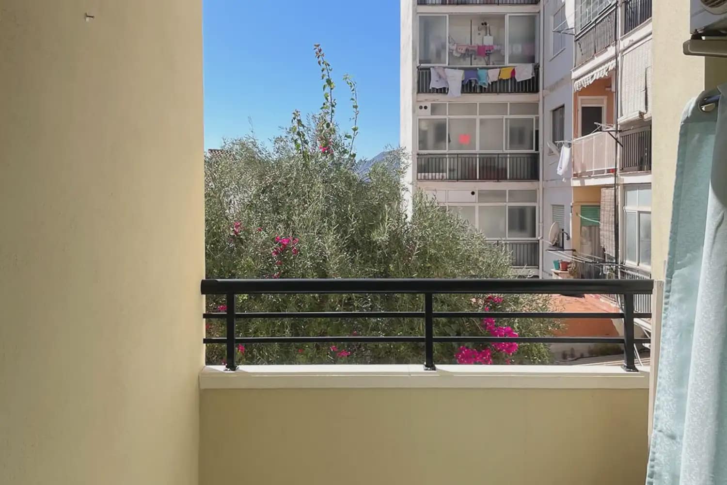 Piso de 3 habitaciones en Dénia en alquiler - 1.200 € (Ref: 10130232)