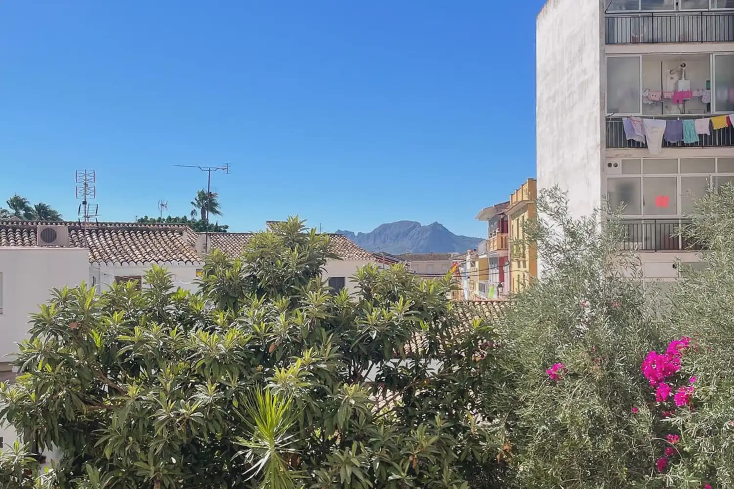 Piso de 3 habitaciones en Dénia en alquiler - 1.200 € (Ref: 10130232)