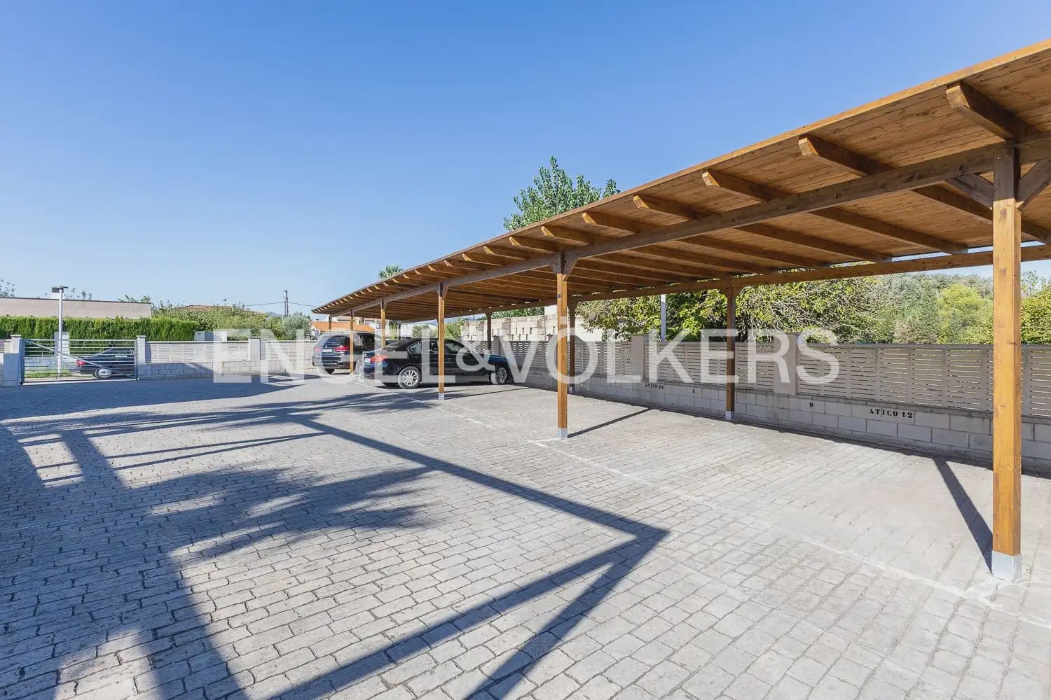 2 bedroom Penthouse for sale in Godelleta with pool garage - € 249,000 (Ref: 10130233)