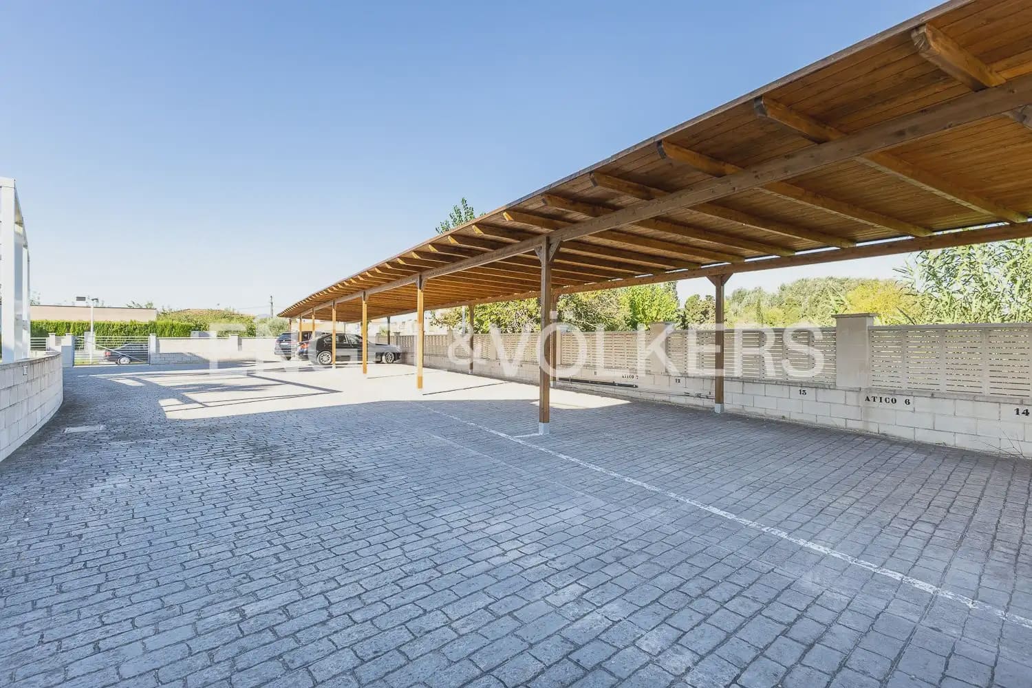 2 bedroom Penthouse for sale in Godelleta with pool garage - € 249,000 (Ref: 10130233)