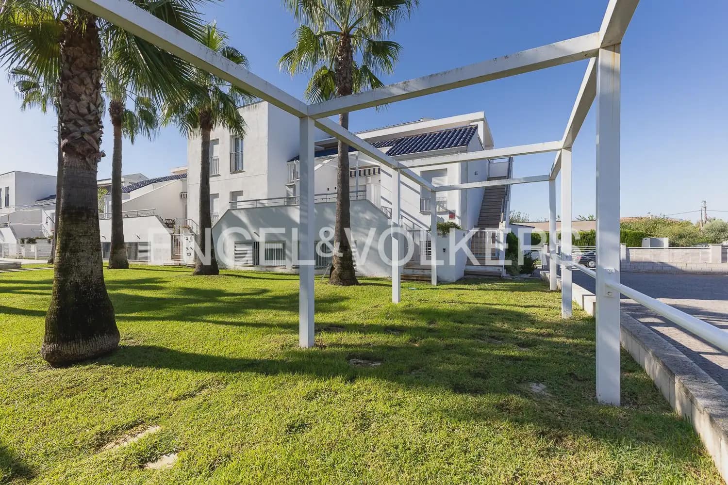 2 bedroom Penthouse for sale in Godelleta with pool garage - € 249,000 (Ref: 10130233)