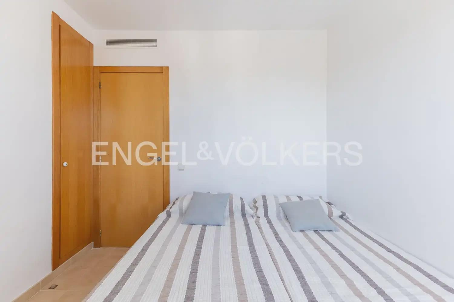 2 bedroom Penthouse for sale in Godelleta with pool garage - € 249,000 (Ref: 10130233)