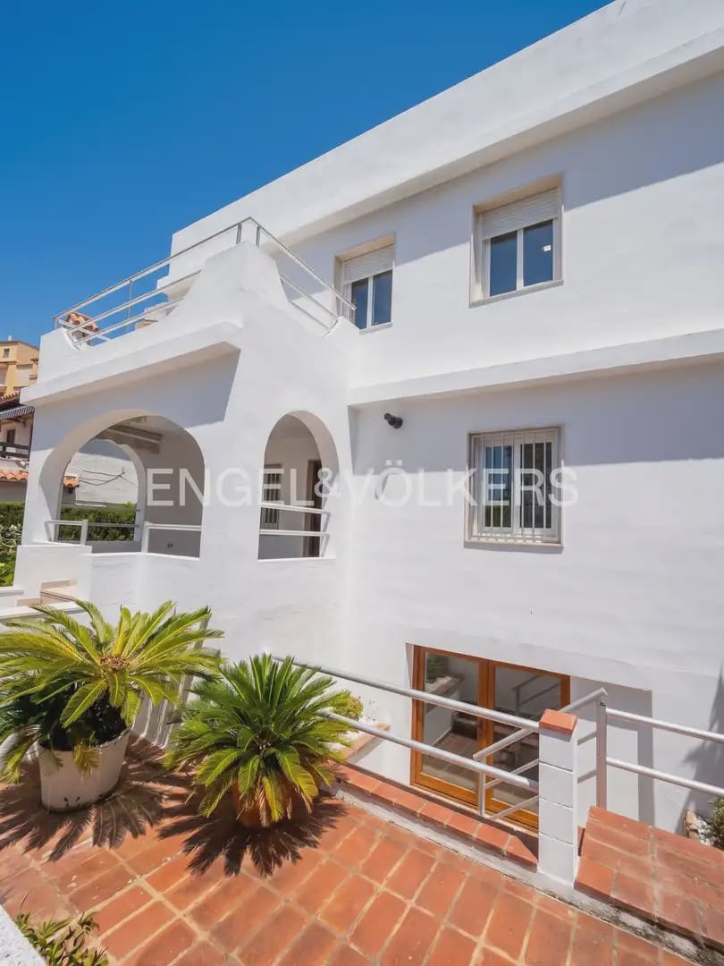 4 bedroom Semi-detached Villa for rent in Sueca with garage - € 2,200 (Ref: 10130234)