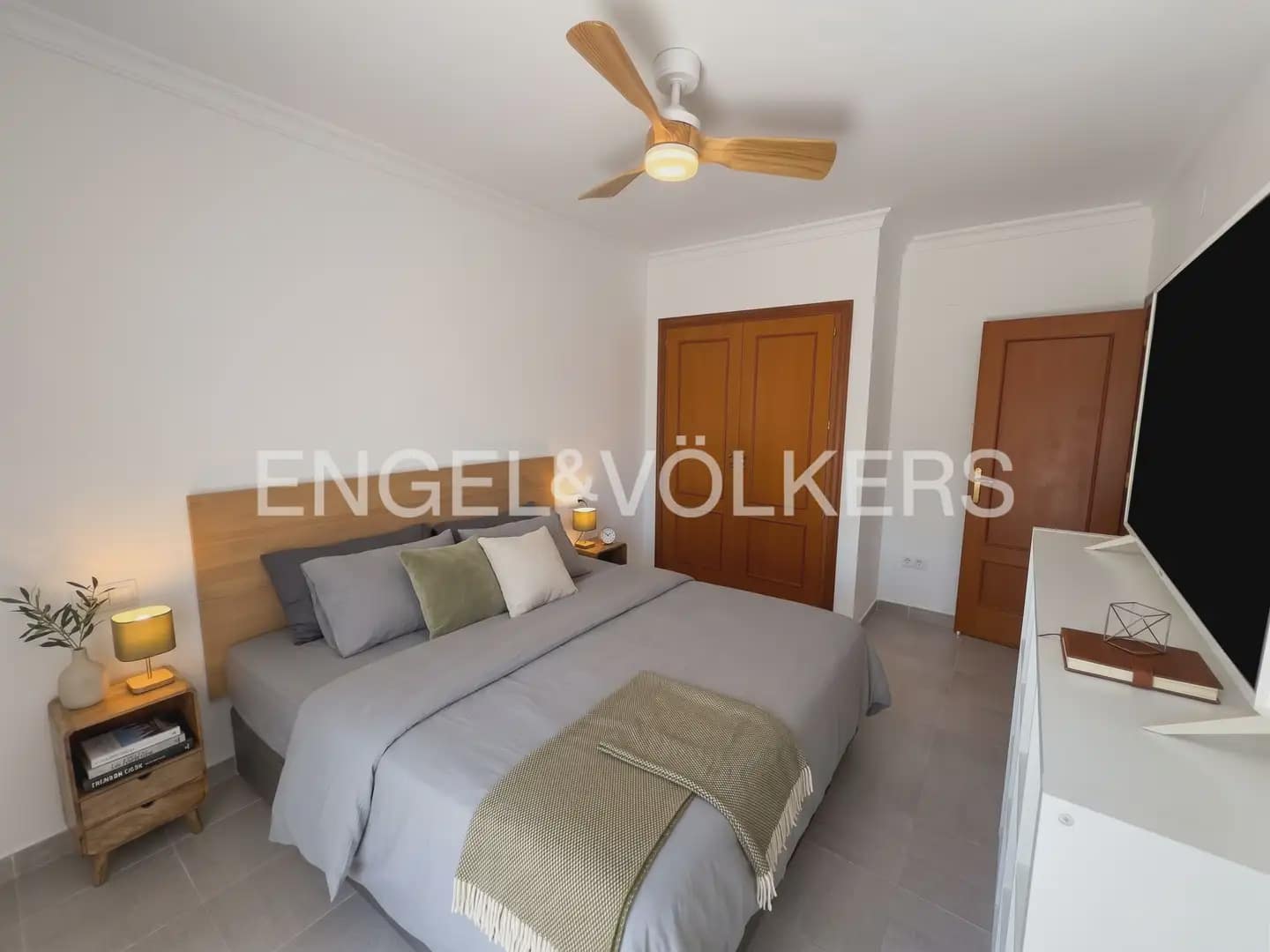 4 bedroom Semi-detached Villa for rent in Sueca with garage - € 2,200 (Ref: 10130234)