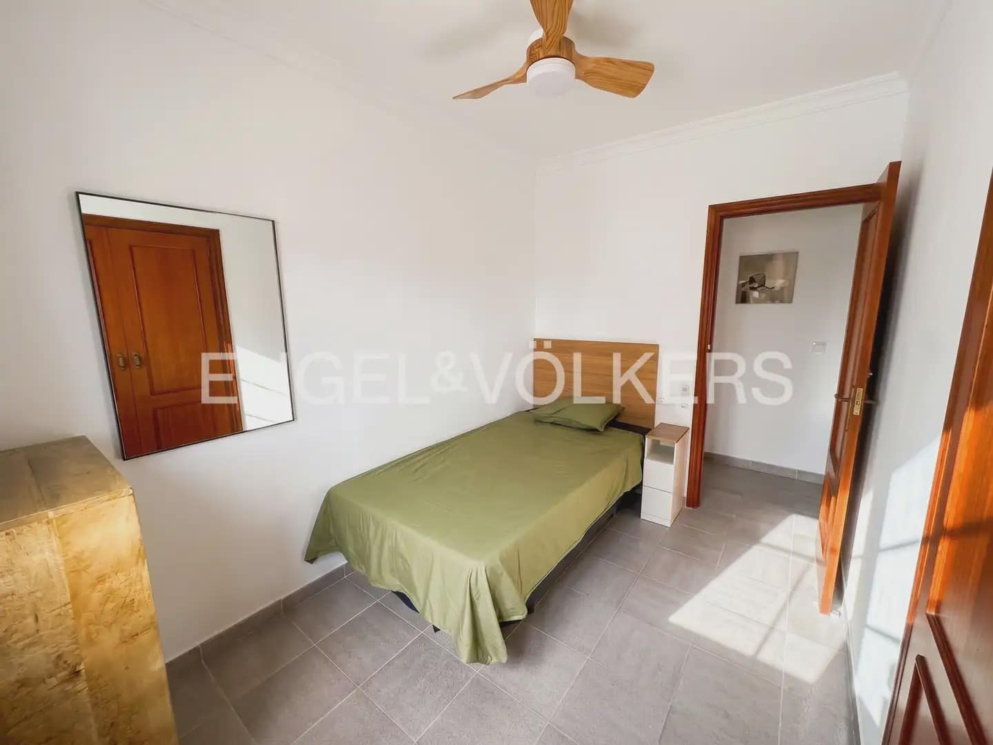 4 bedroom Semi-detached Villa for rent in Sueca with garage - € 2,200 (Ref: 10130234)