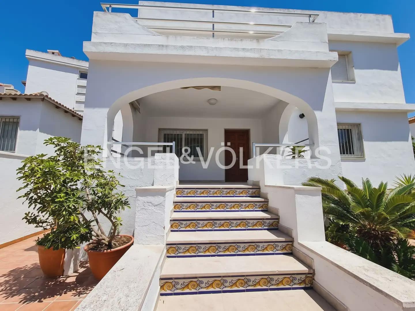4 bedroom Semi-detached Villa for rent in Sueca with garage - € 2,200 (Ref: 10130234)