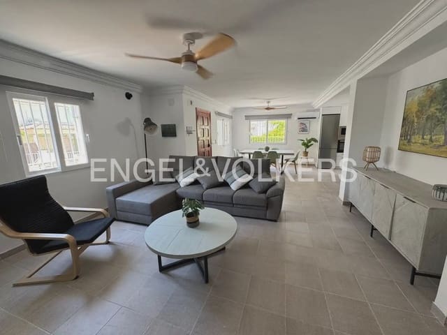 4 bedroom Semi-detached Villa for rent in Mareny Blau, Sueca with garage - € 2,200 (Ref: 10130234)