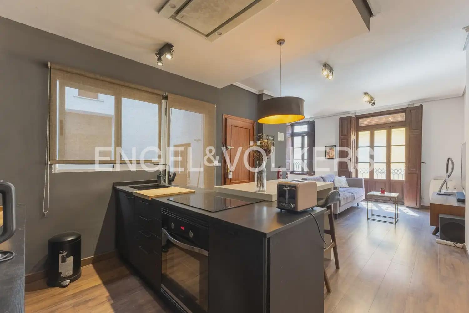 1 bedroom Flat for rent in Valencia city - € 1,300 (Ref: 10130552)