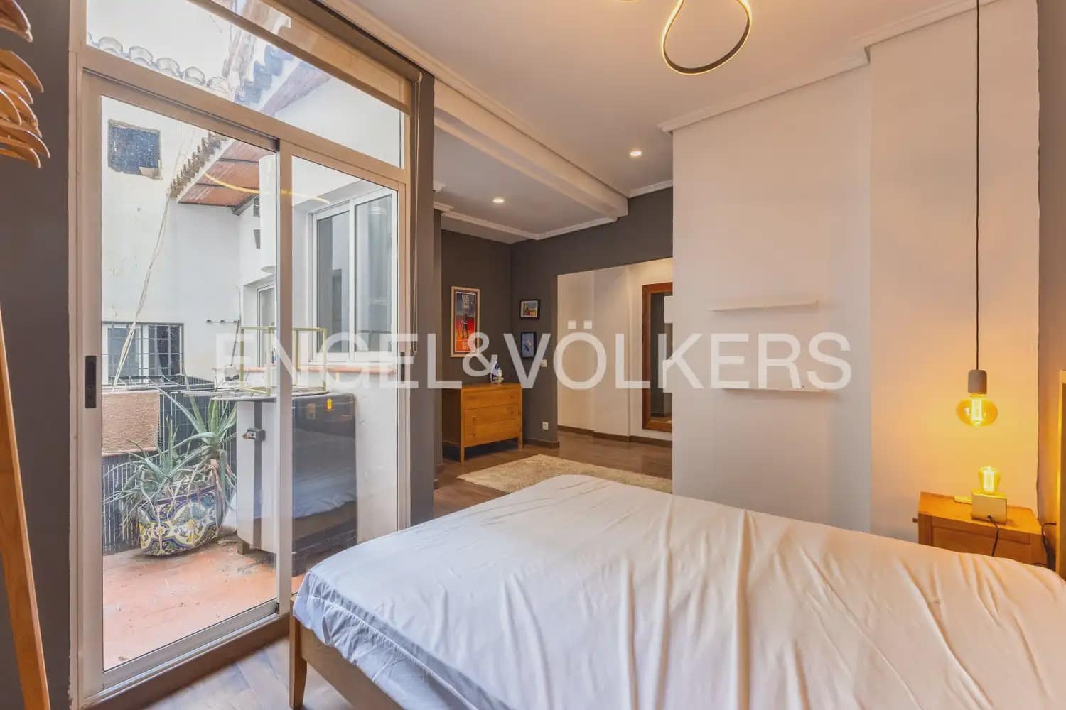 1 bedroom Flat for rent in Valencia city - € 1,300 (Ref: 10130552)