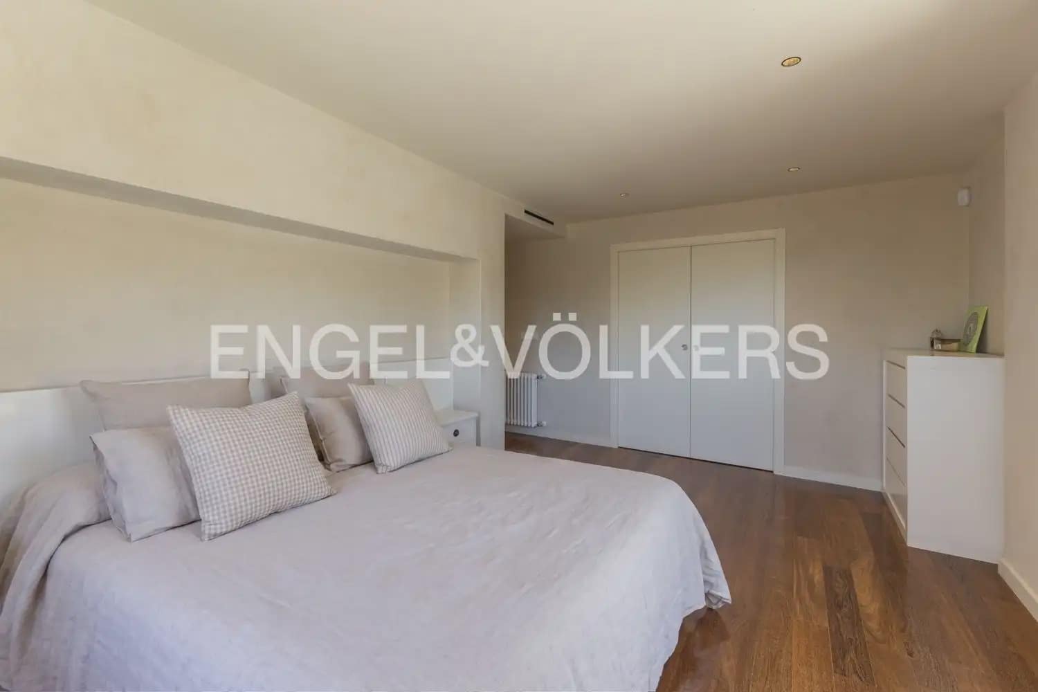 6 bedroom Villa for sale in Pucol with pool garage - € 1,990,000 (Ref: 10130554)
