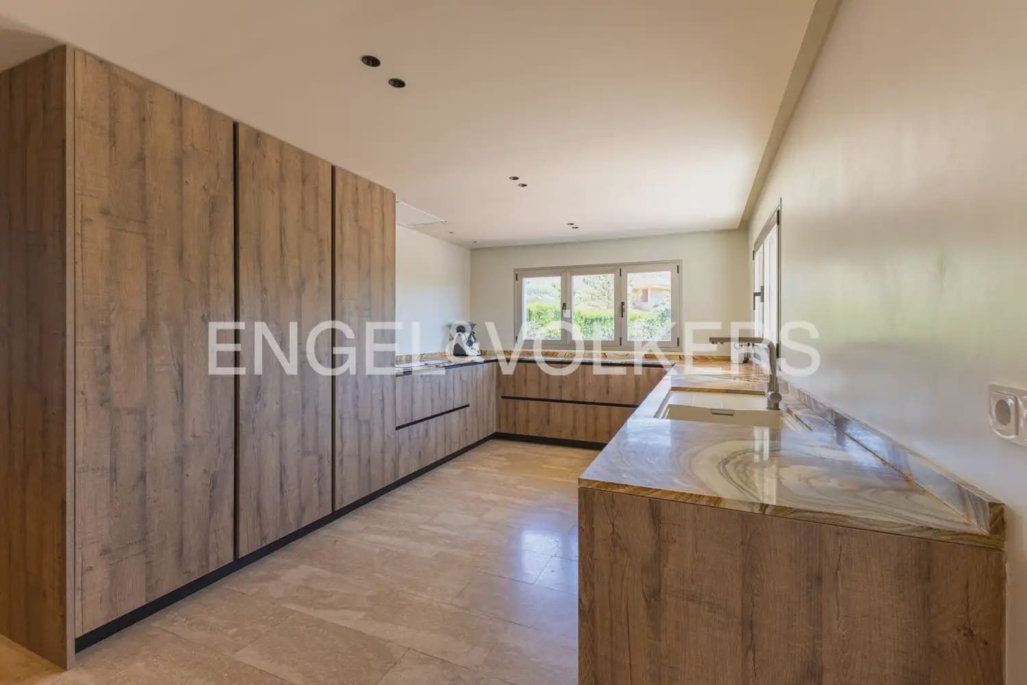 6 bedroom Villa for sale in Pucol with pool garage - € 1,990,000 (Ref: 10130554)