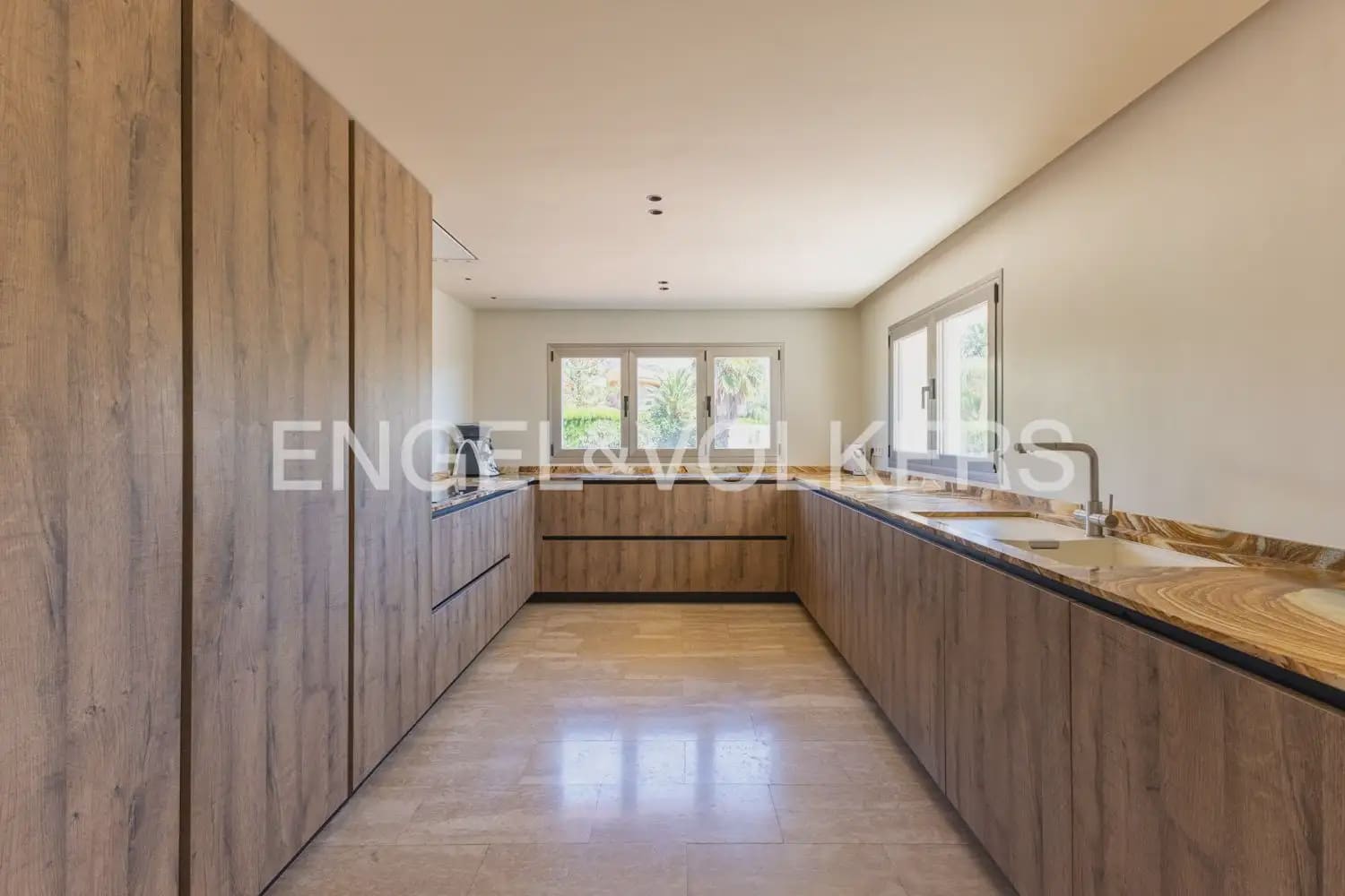 6 bedroom Villa for sale in Pucol with pool garage - € 1,990,000 (Ref: 10130554)