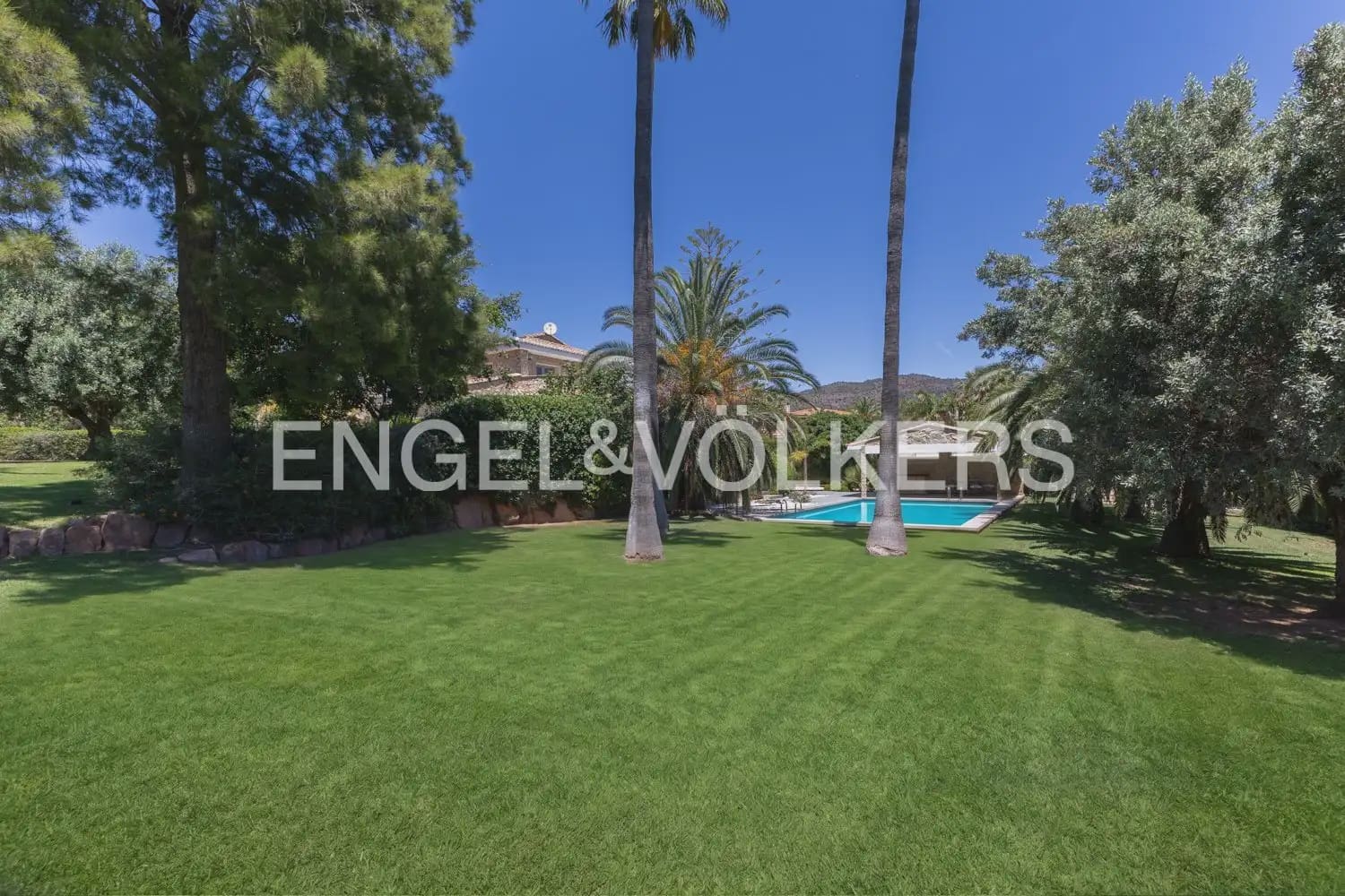 6 bedroom Villa for sale in Pucol with pool garage - € 1,990,000 (Ref: 10130554)
