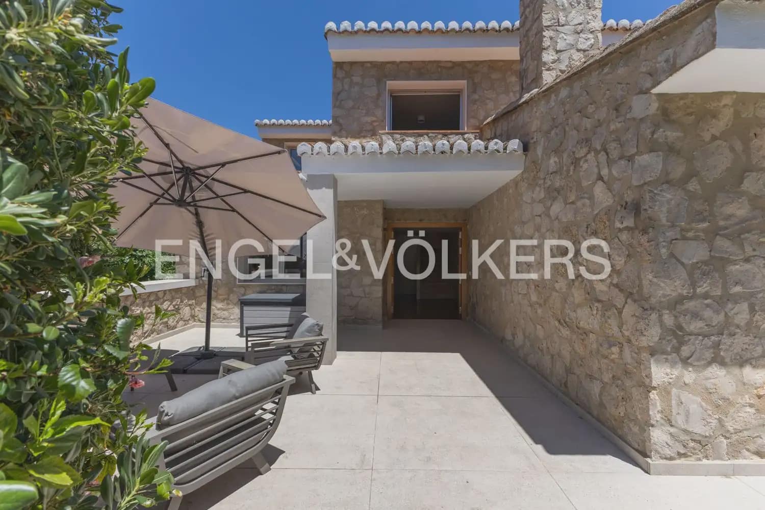 6 bedroom Villa for sale in Pucol with pool garage - € 1,990,000 (Ref: 10130554)