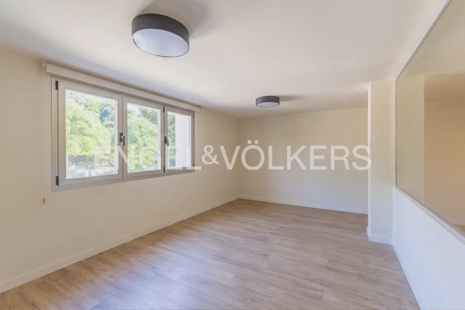 6 bedroom Villa for sale in Pucol with pool garage - € 1,990,000 (Ref: 10130554)