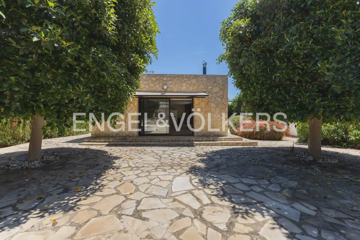 6 bedroom Villa for sale in Pucol with pool garage - € 1,990,000 (Ref: 10130554)