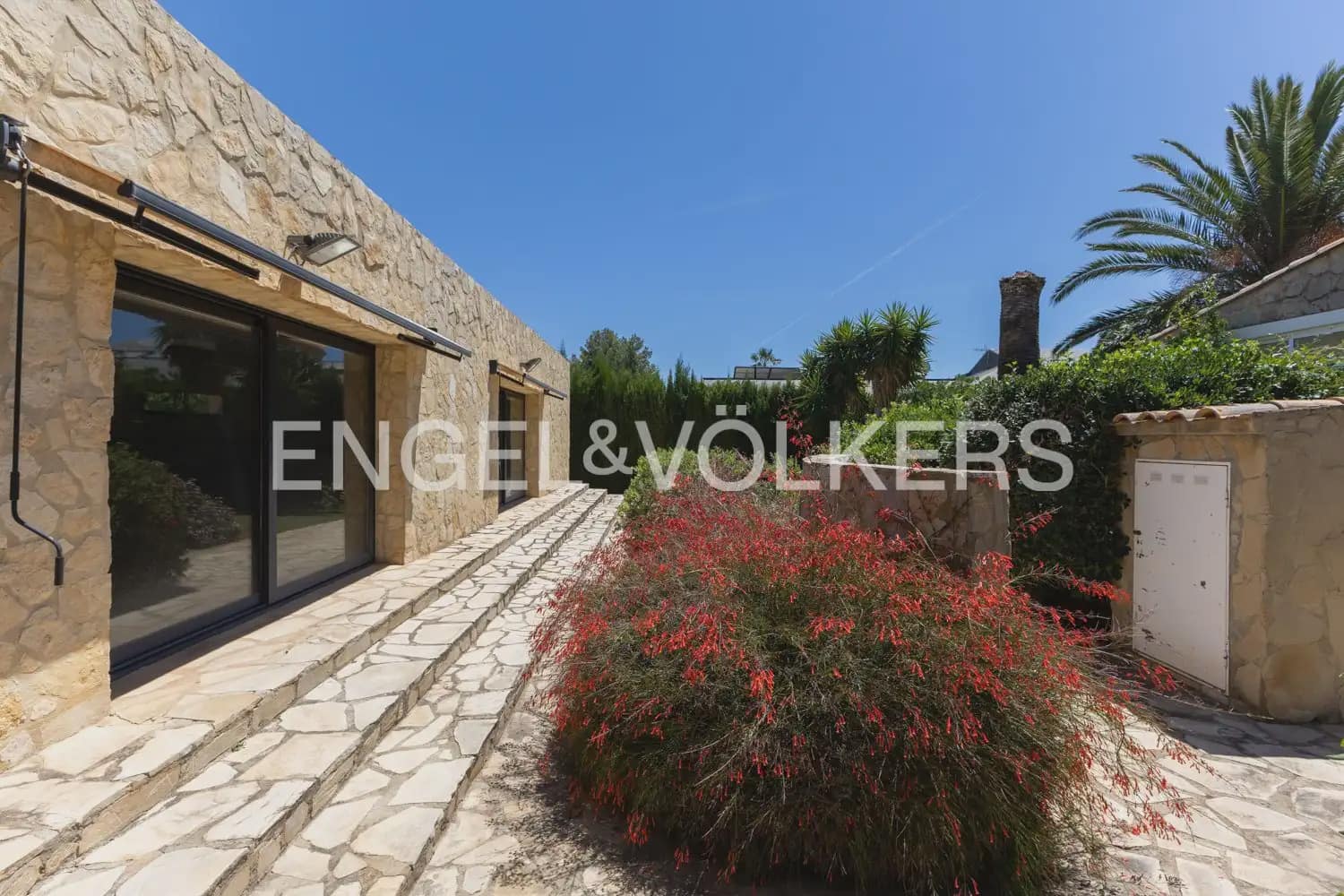 6 bedroom Villa for sale in Pucol with pool garage - € 1,990,000 (Ref: 10130554)