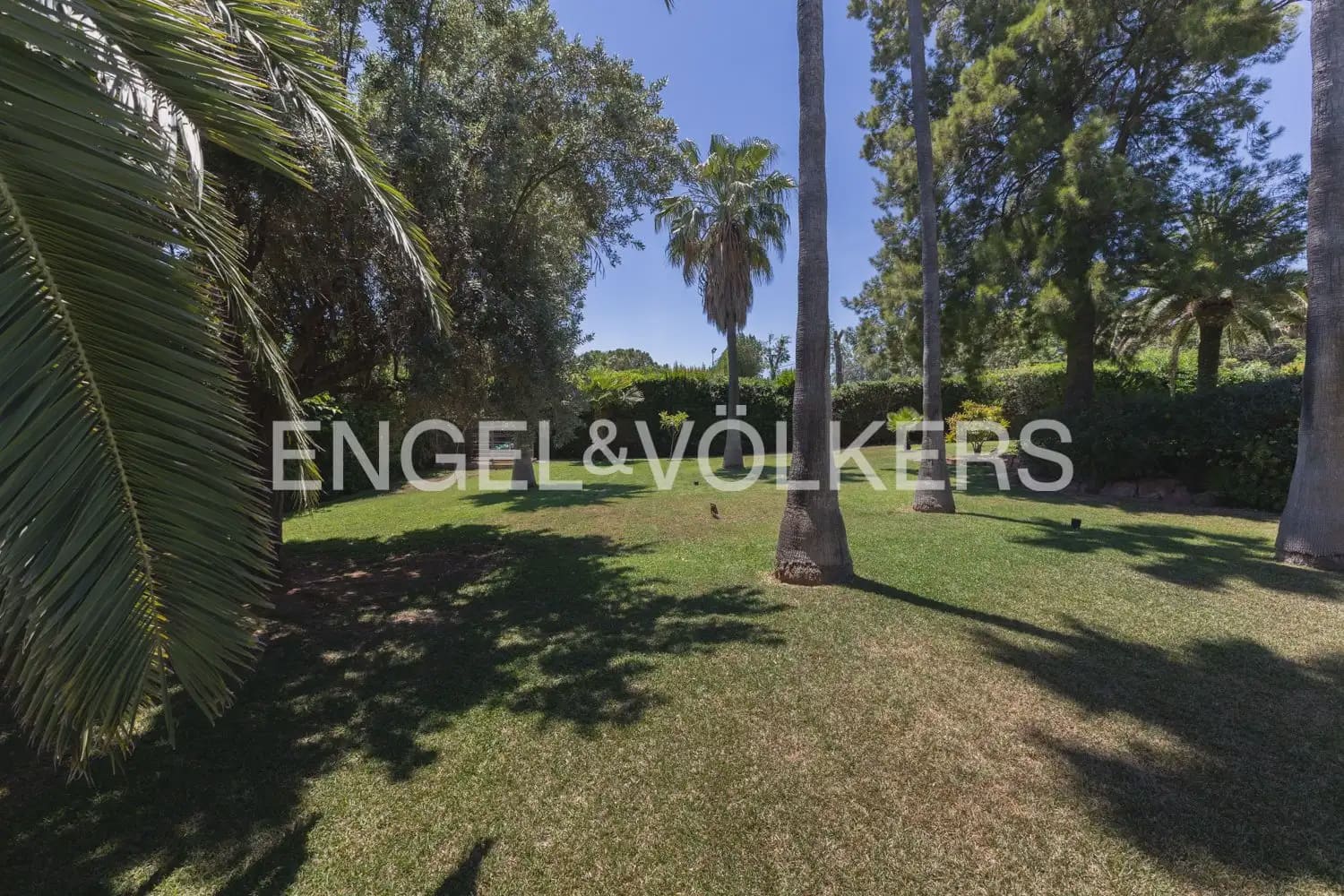 6 bedroom Villa for sale in Pucol with pool garage - € 1,990,000 (Ref: 10130554)