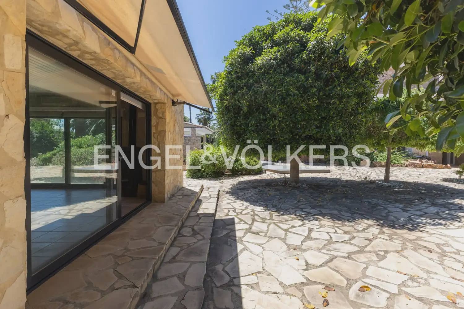6 bedroom Villa for sale in Pucol with pool garage - € 1,990,000 (Ref: 10130554)