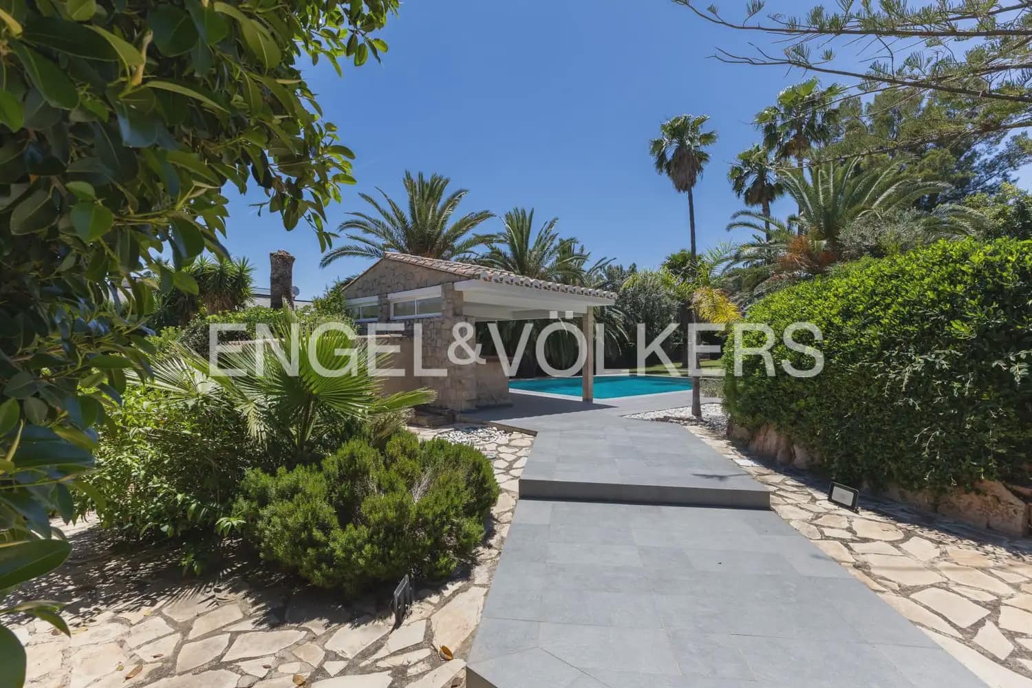 6 bedroom Villa for sale in Pucol with pool garage - € 1,990,000 (Ref: 10130554)