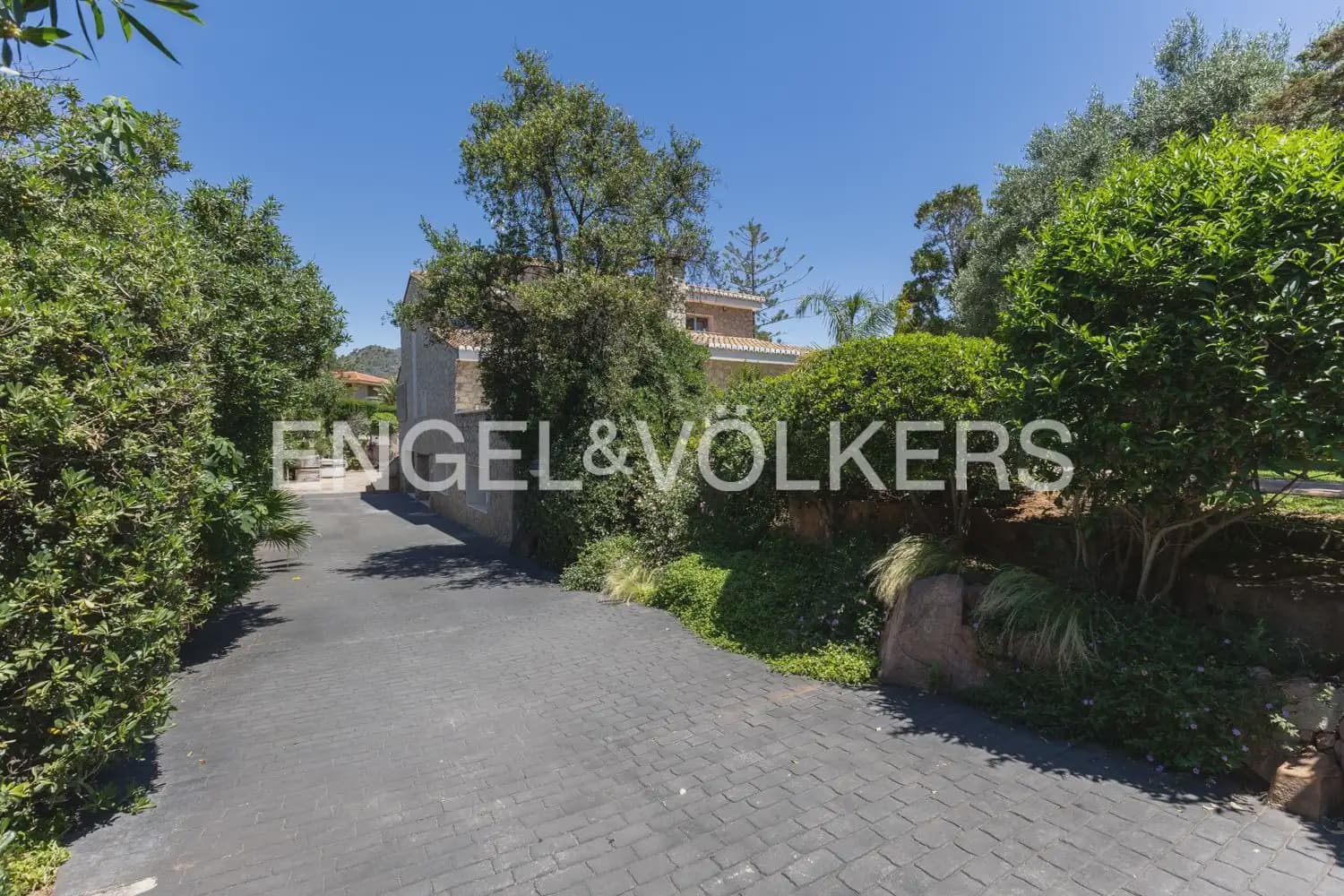 6 bedroom Villa for sale in Pucol with pool garage - € 1,990,000 (Ref: 10130554)