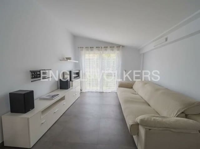 4 bedroom Semi-detached Villa for rent in San Antonio de Benagéber with pool - € 2,600 (Ref: 10130555)