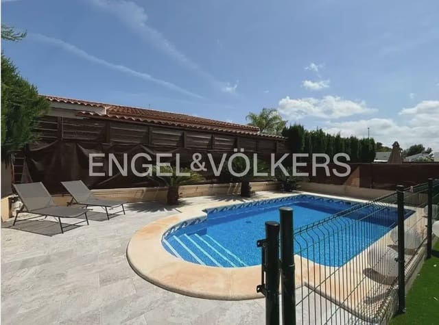 4 bedroom Semi-detached Villa for rent in San Antonio de Benagéber with pool - € 2,600 (Ref: 10130555)