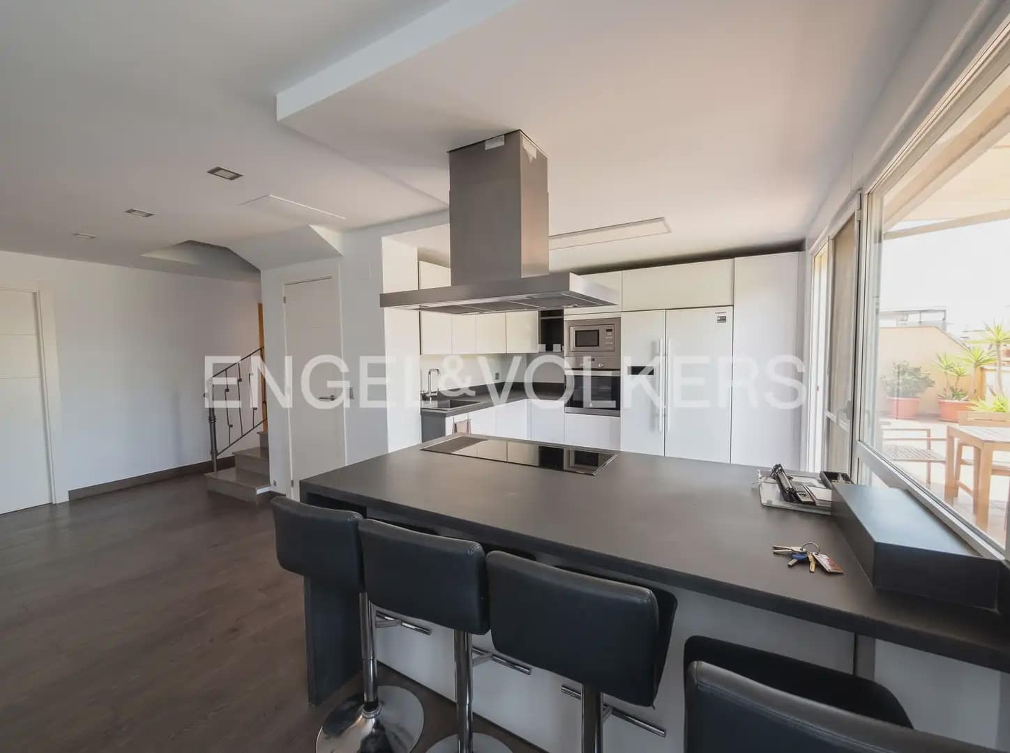 4 bedroom Semi-detached Villa for rent in San Antonio de Benageber with pool - € 2,600 (Ref: 10130555)