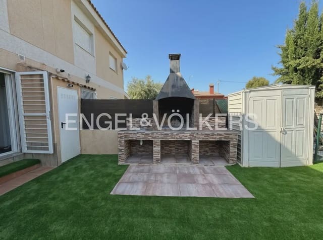 4 bedroom Semi-detached Villa for rent in San Antonio de Benagéber with pool - € 2,600 (Ref: 10130555)