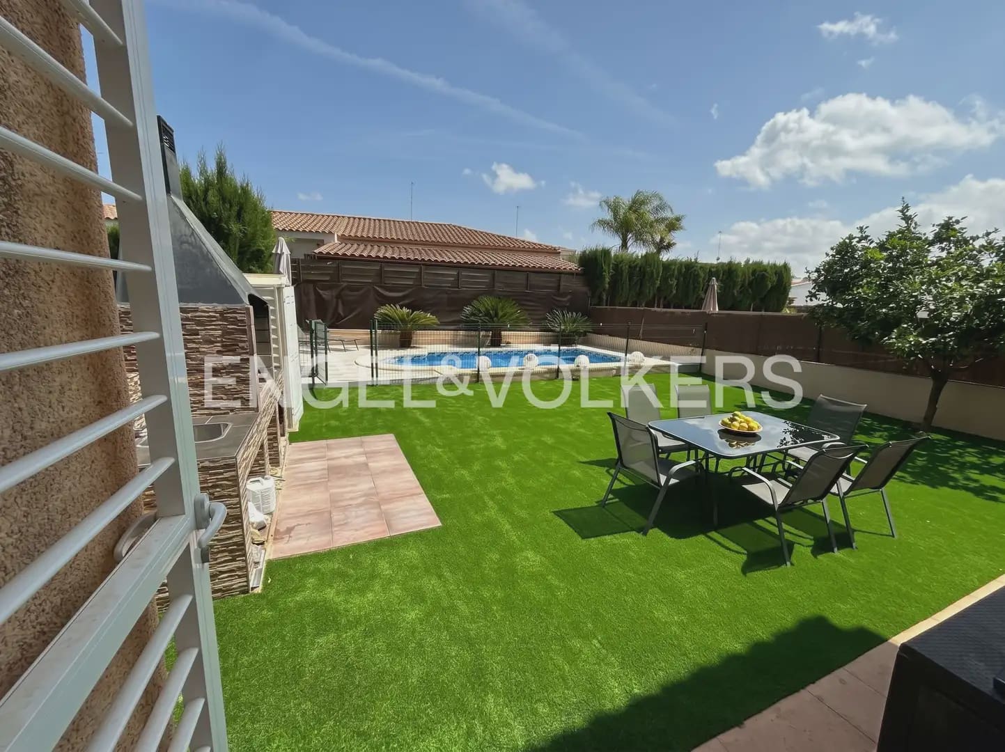 4 bedroom Semi-detached Villa for rent in San Antonio de Benageber with pool - € 2,600 (Ref: 10130555)