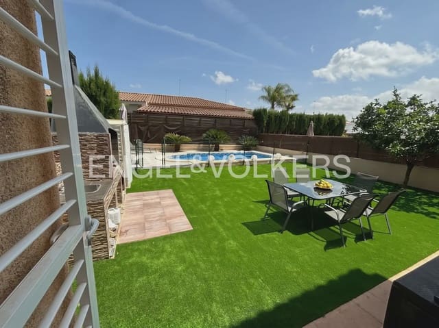 4 bedroom Semi-detached Villa for rent in San Antonio de Benagéber with pool - € 2,600 (Ref: 10130555)