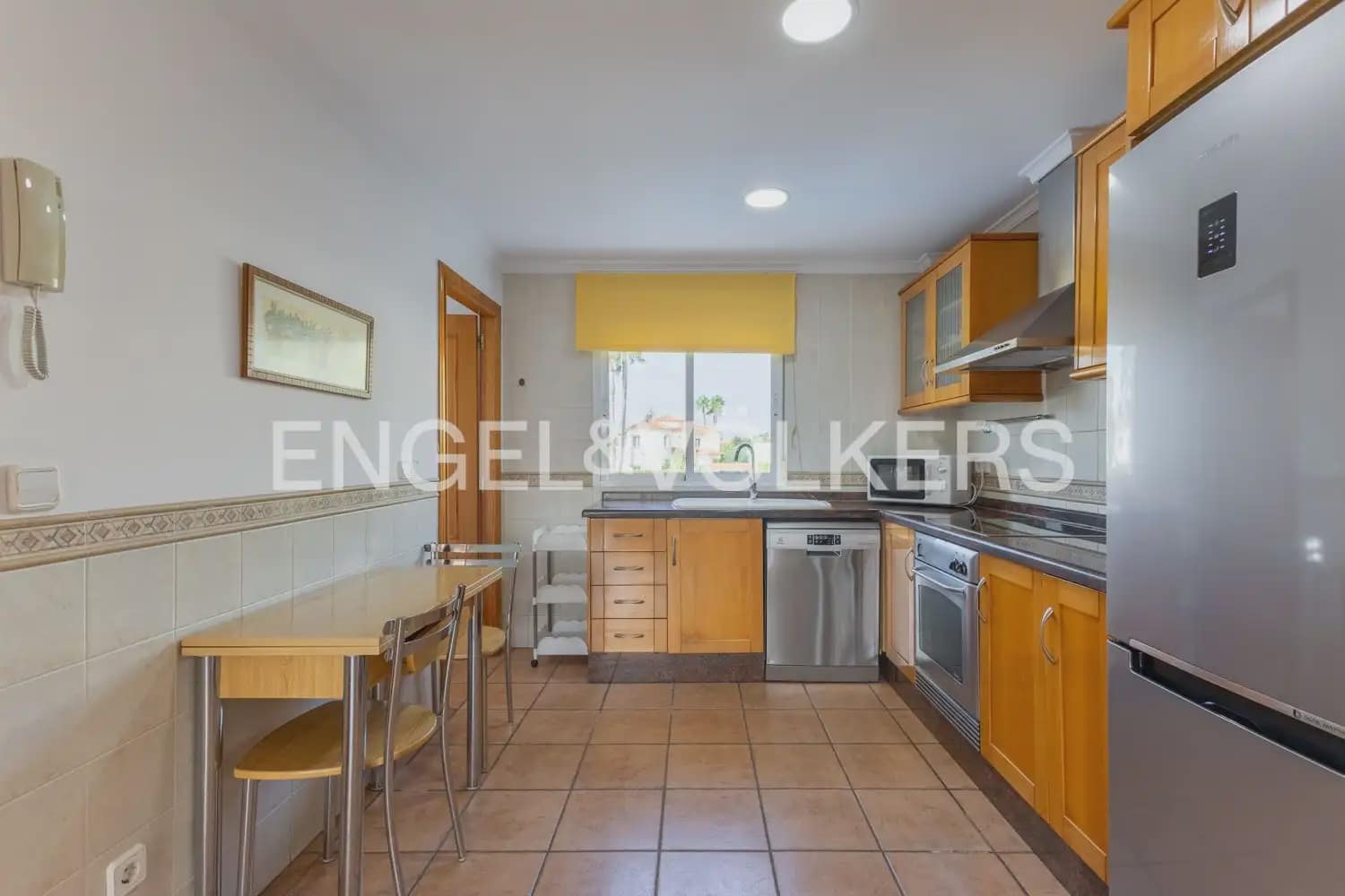 3 soverom Kjedet enebolig til leie i Oliva med svømmebasseng garasje - € 1 500 (Ref: 10133608)