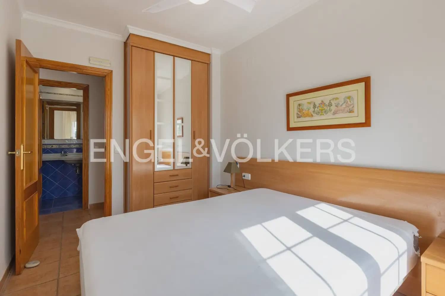 3 soverom Kjedet enebolig til leie i Oliva med svømmebasseng garasje - € 1 500 (Ref: 10133608)