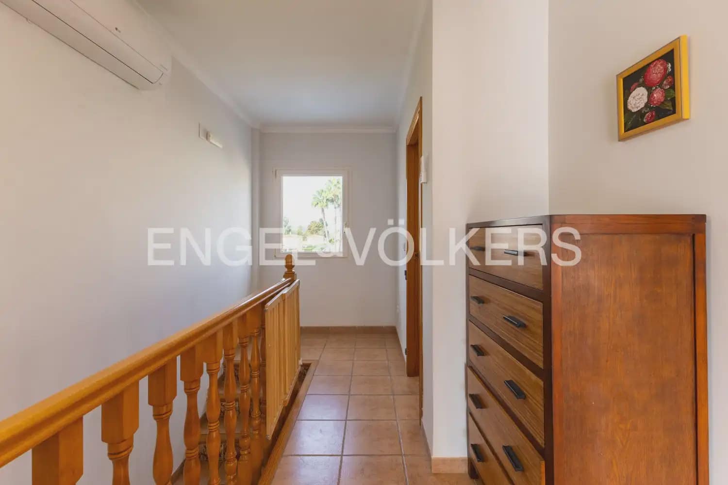 3 soverom Kjedet enebolig til leie i Oliva med svømmebasseng garasje - € 1 500 (Ref: 10133608)