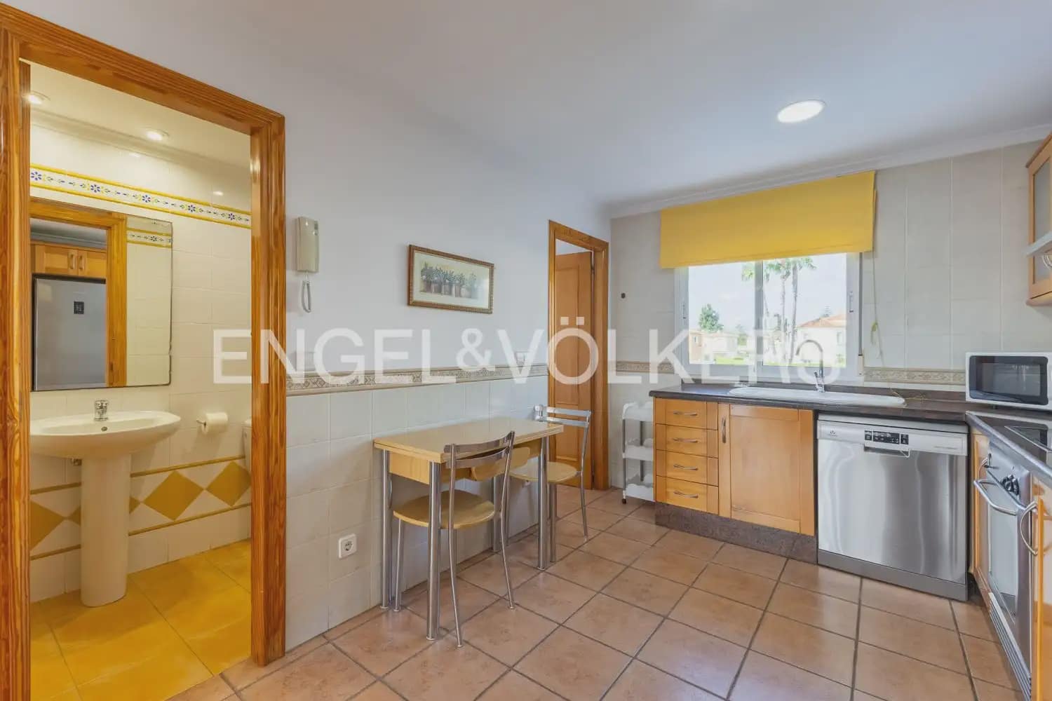 3 soverom Kjedet enebolig til leie i Oliva med svømmebasseng garasje - € 1 500 (Ref: 10133608)