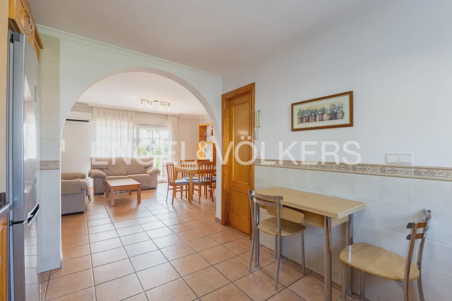 3 soverom Kjedet enebolig til leie i Oliva med svømmebasseng garasje - € 1 500 (Ref: 10133608)
